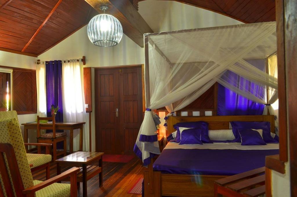 Edena Kely Hotel Mahajanga Ngoại thất bức ảnh