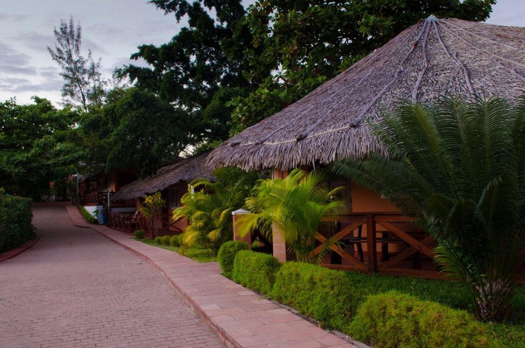 Edena Kely Hotel Mahajanga Ngoại thất bức ảnh