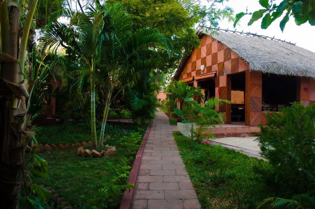 Edena Kely Hotel Mahajanga Ngoại thất bức ảnh