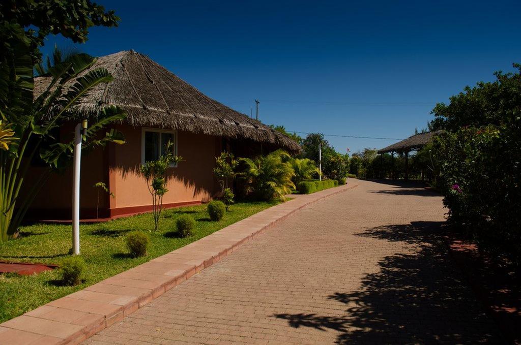 Edena Kely Hotel Mahajanga Ngoại thất bức ảnh