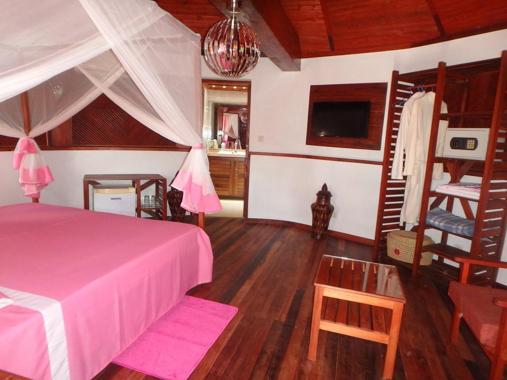Edena Kely Hotel Mahajanga Ngoại thất bức ảnh