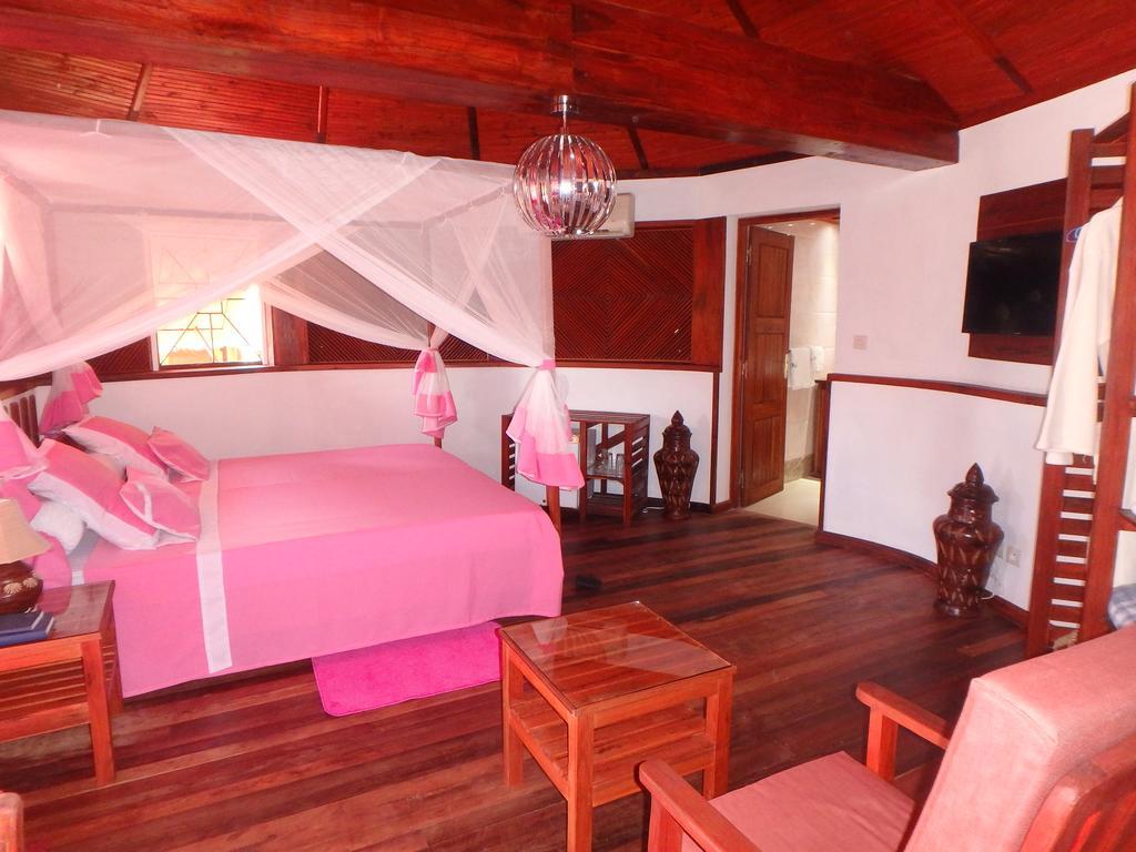 Edena Kely Hotel Mahajanga Ngoại thất bức ảnh