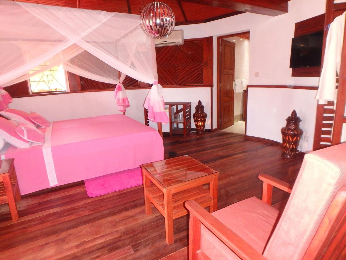 Edena Kely Hotel Mahajanga Ngoại thất bức ảnh