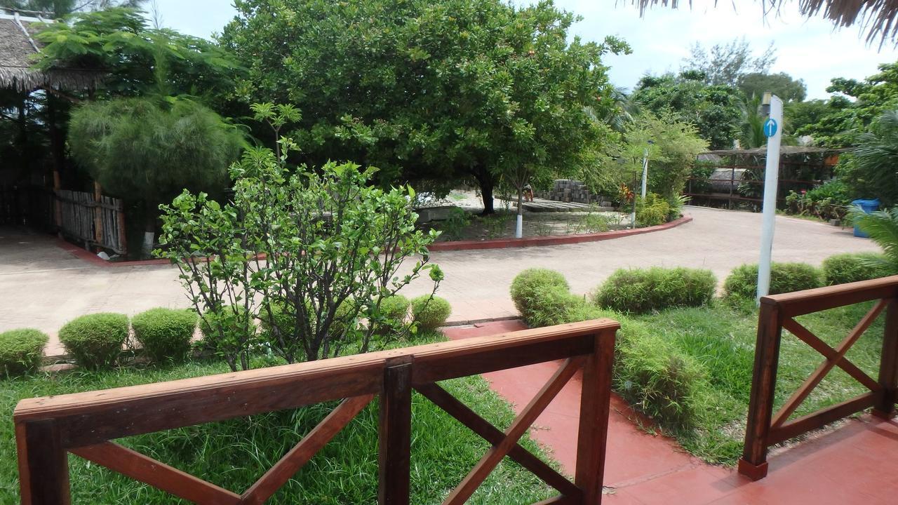 Edena Kely Hotel Mahajanga Ngoại thất bức ảnh