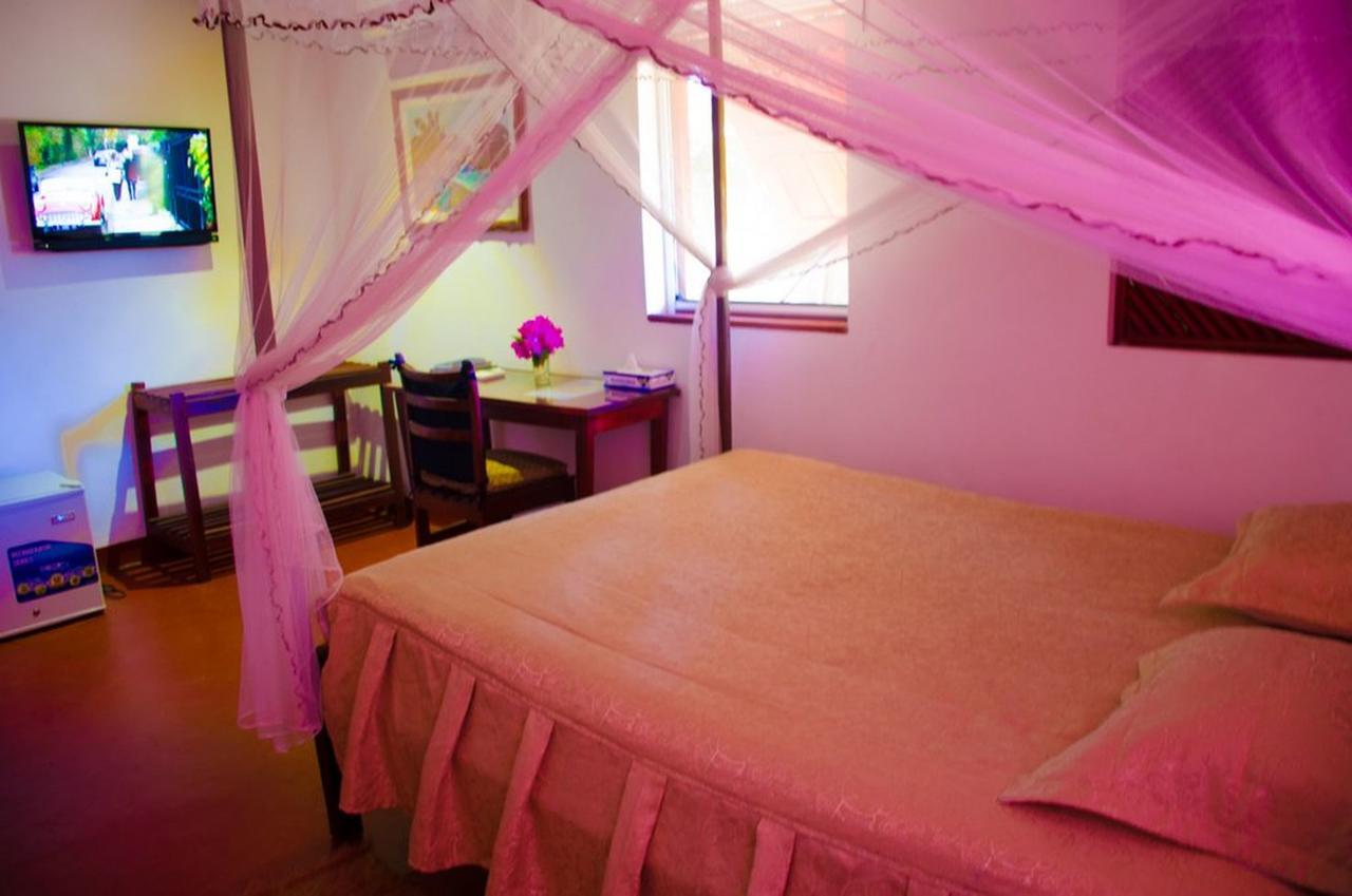 Edena Kely Hotel Mahajanga Ngoại thất bức ảnh